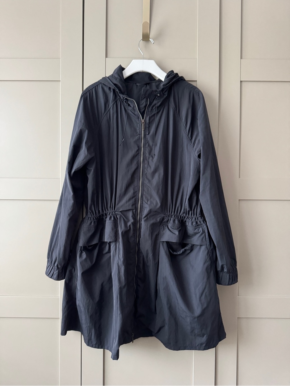 lululemon Black Hooded Drawstring Raincoat Jacket windbreaker multi pocket